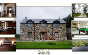 Trinity Lodge On Lakeshore With Horses, Jetty & Games Room